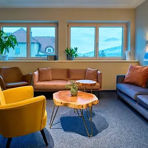 Appartamento Charmante Fuer 2 Personen In Zentrumsnaehe X Angenehm Kuehl Im Sommer X Parkplatz X Coworking-arbeitsplaetze Im Haus, Innsbruck